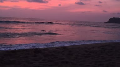 Lovely,Romantic,Gorgeous evening near beach .Sky was coloured with beautiful colors that just leaves you speechless
#LifeAtExpedia #LoveIsInTheAir