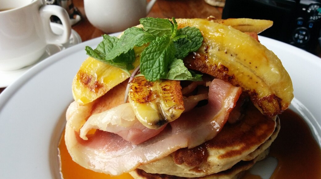 Pancakes, bacon round, and cooked bananas, topped with mint leaves. Best breakfast in all of Fiji.
#delicious