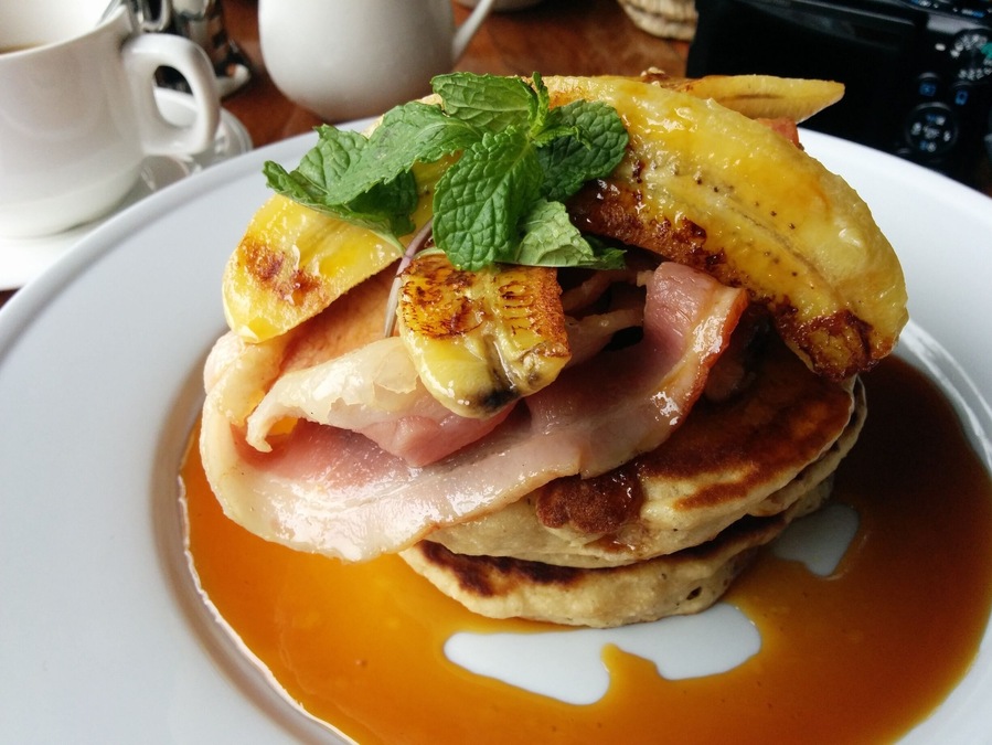 Pancakes, bacon round, and cooked bananas, topped with mint leaves. Best breakfast in all of Fiji.
#delicious