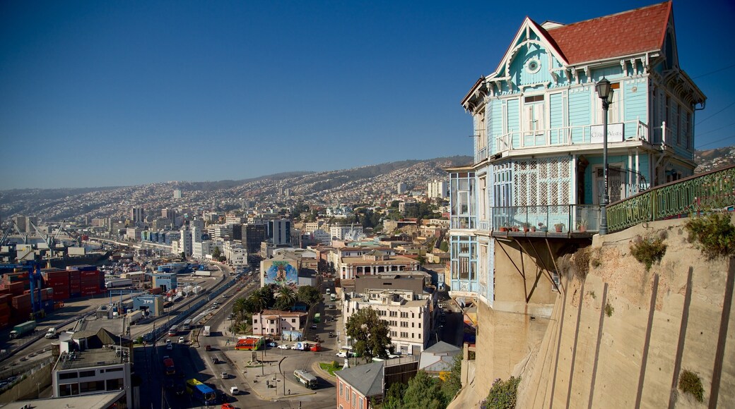 Valparaiso toont landschappen en een stad