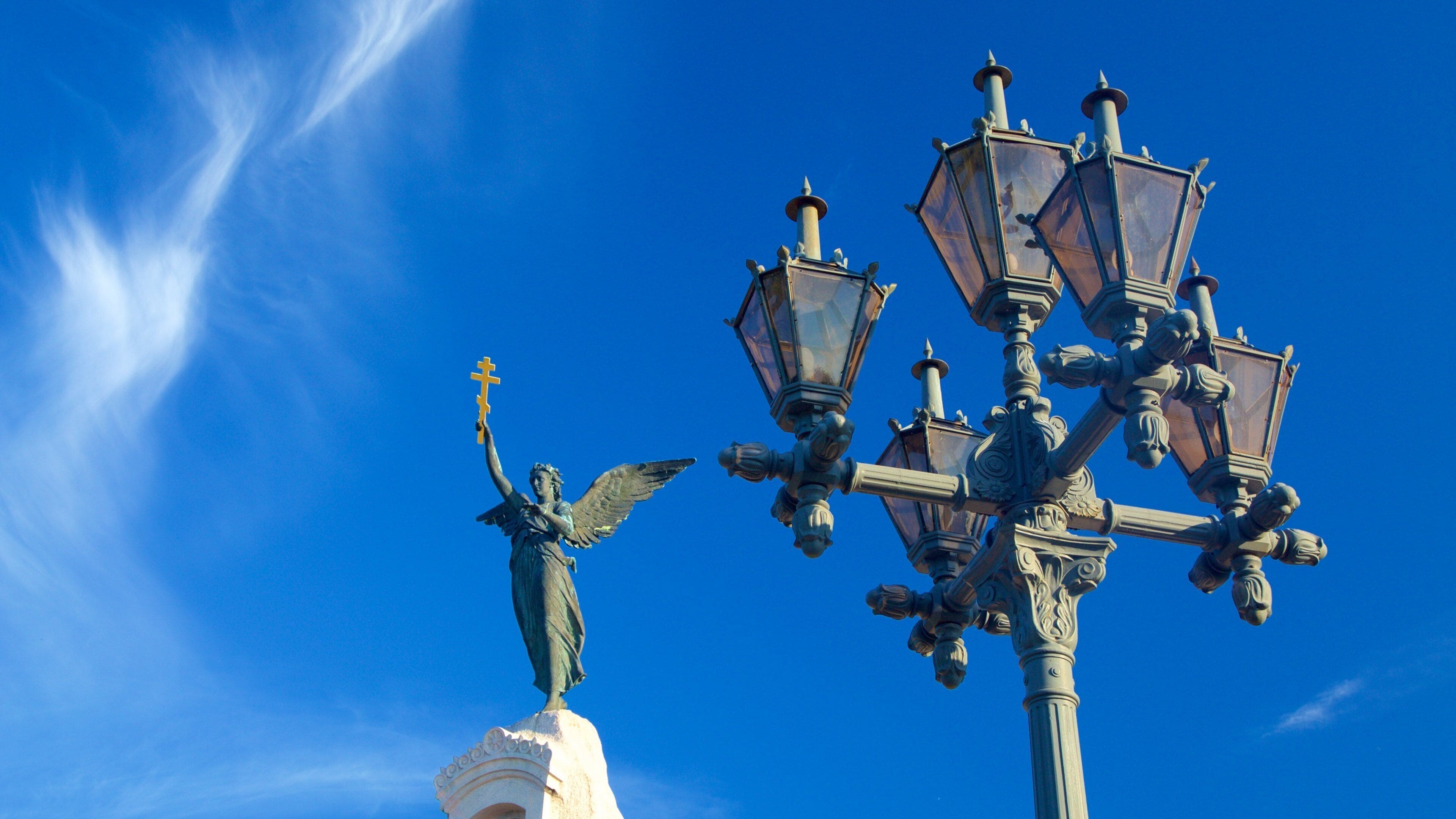 Tallinn showing a statue or sculpture