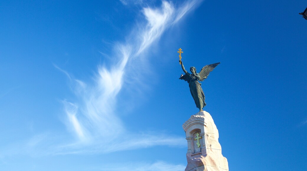 塔林 呈现出 雕像或雕塑