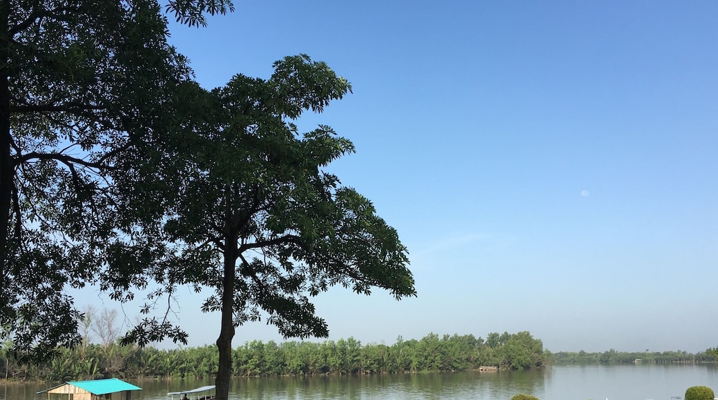 Chachoengsao Province is about an hour's drive from bustling Bangkok but a world away in terms of tourism. A peaceful riverine town of beautiful temples, charming local markets and great seafood (crab), it is worth the drive for a slower pace of life.