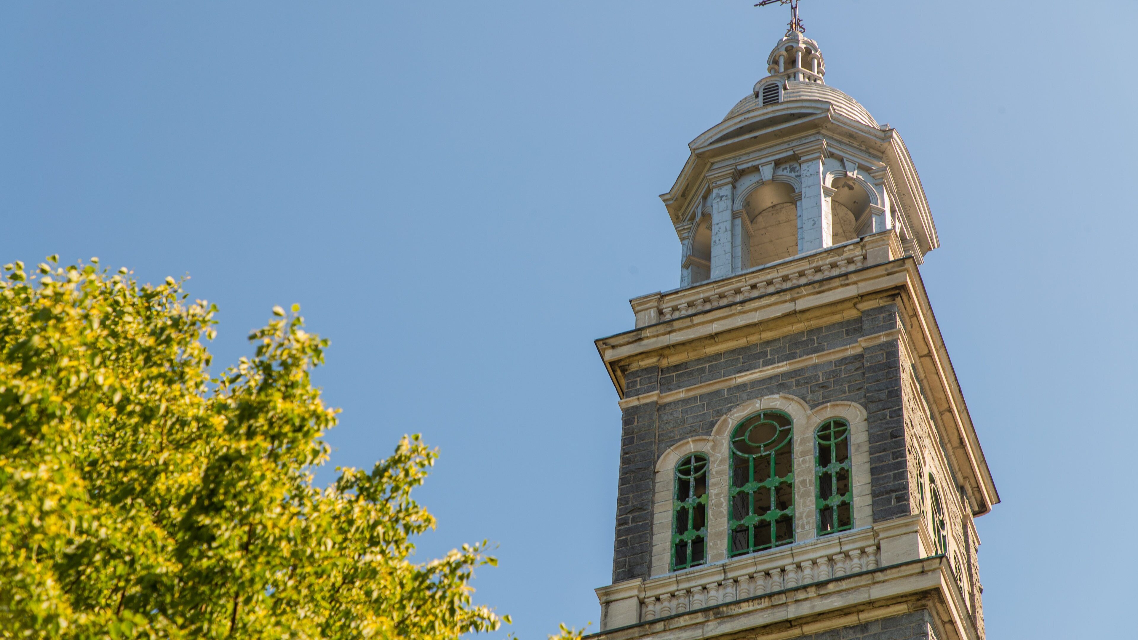 Cathedrale Saint-Francois-Xavier which includes heritage architecture