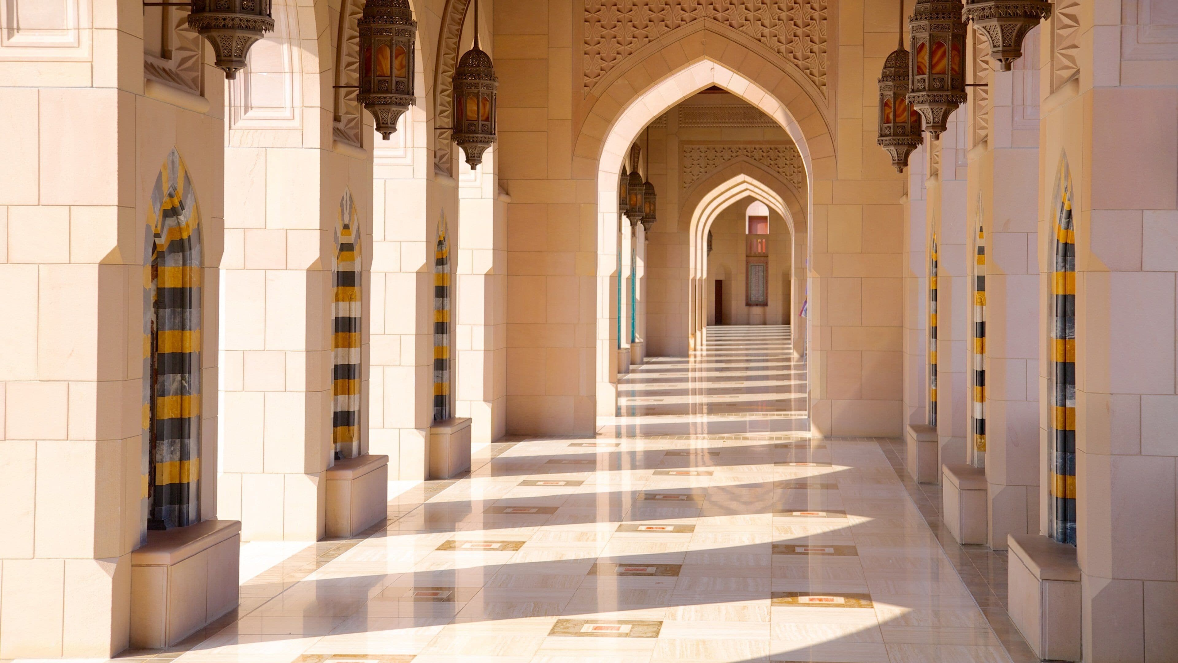 Sultan Qaboos Grand Mosque showing a mosque and religious elements