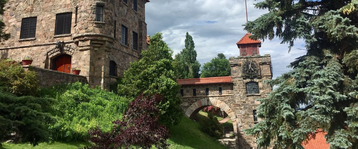 Built by the fifth president of the Singer Sewing Machine company as a hunting lodge in the early 1900's. it has changed owners several times and is currently owned by a group of Europeans who preserve castles. It has a large suite on the third floor that is available to stay in overnight for a fee.