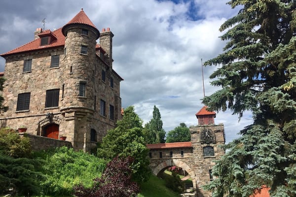 Built by the fifth president of the Singer Sewing Machine company as a hunting lodge in the early 1900's. it has changed owners several times and is currently owned by a group of Europeans who preserve castles. It has a large suite on the third floor that is available to stay in overnight for a fee.