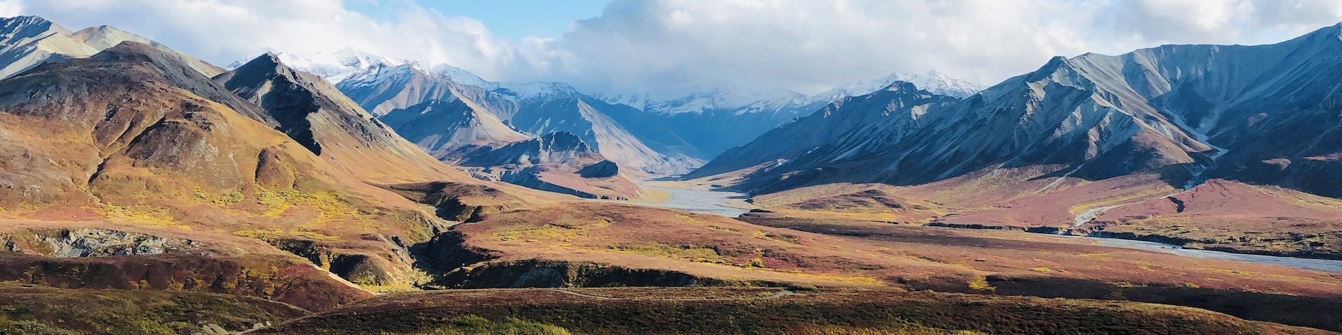 This is a stunning view from the Eielson Visitor Center, Denali National Park with fall colors making this location look prettier #LifeAtExpedia