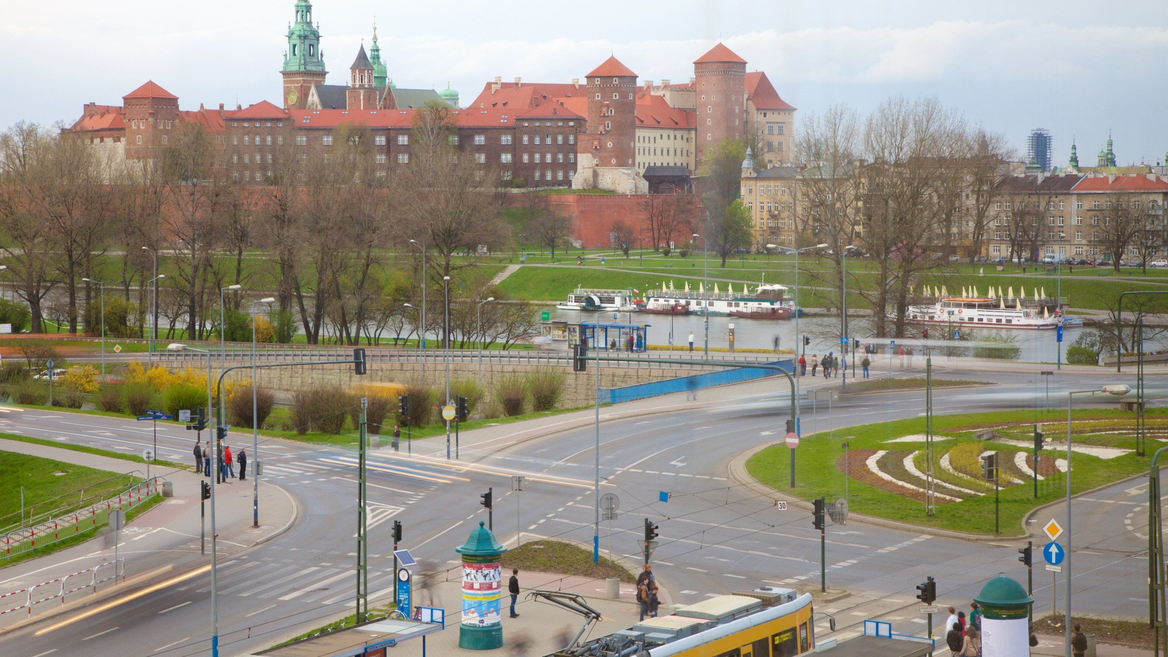 Krakow showing a city