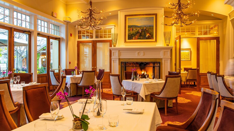 Peller Estates Winery showing heritage elements and interior views