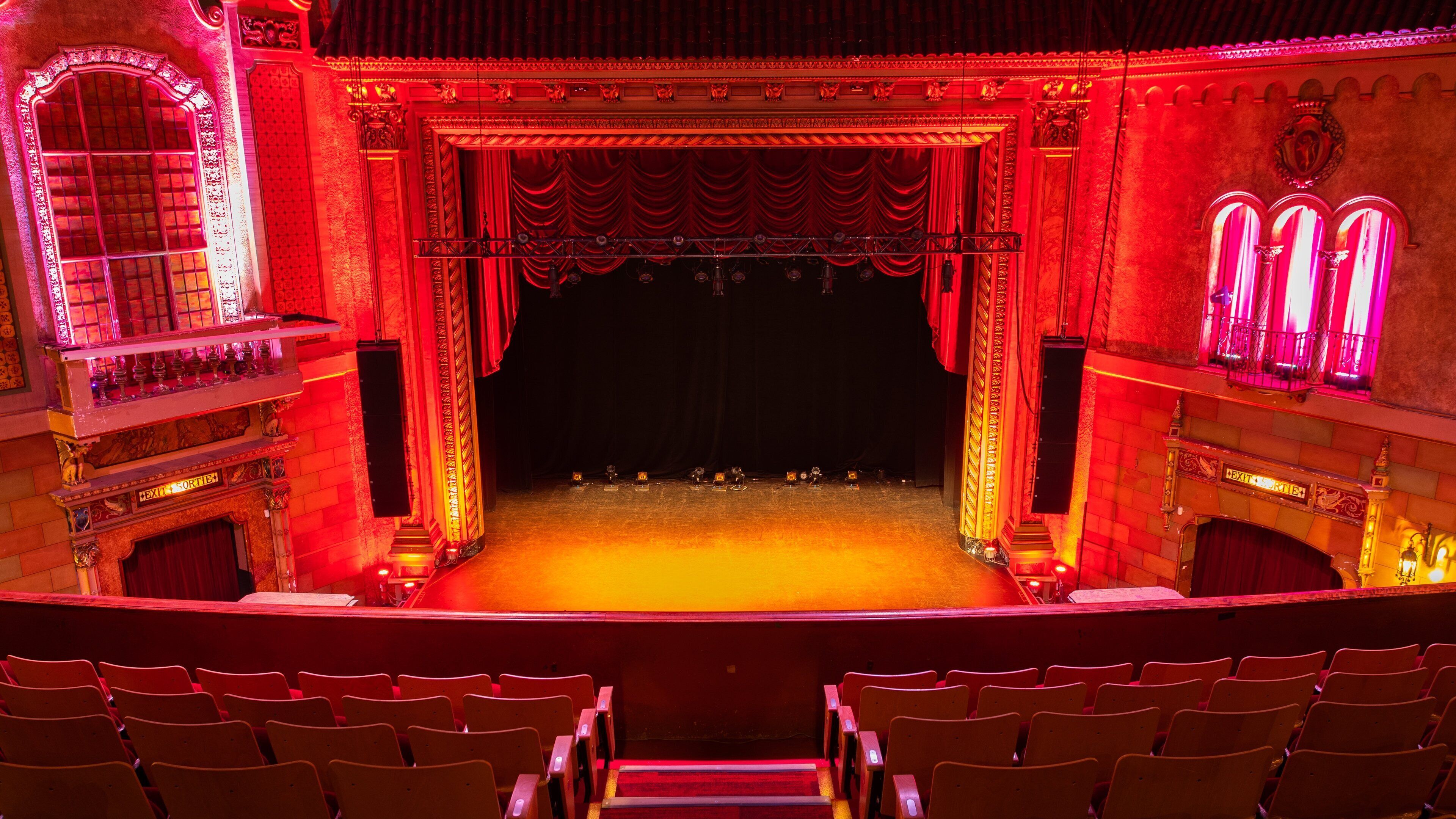 Theatre Granada featuring theater scenes and interior views