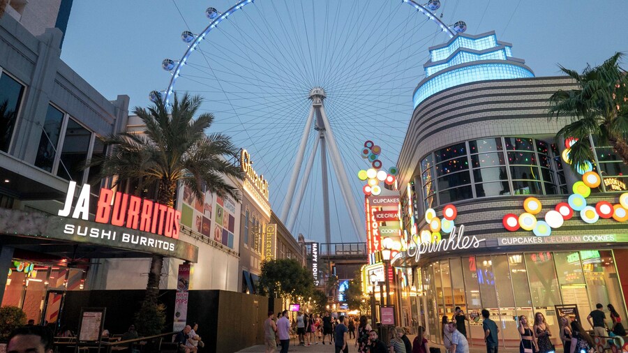 LasVegas_HighRoller_553248621561119359_01