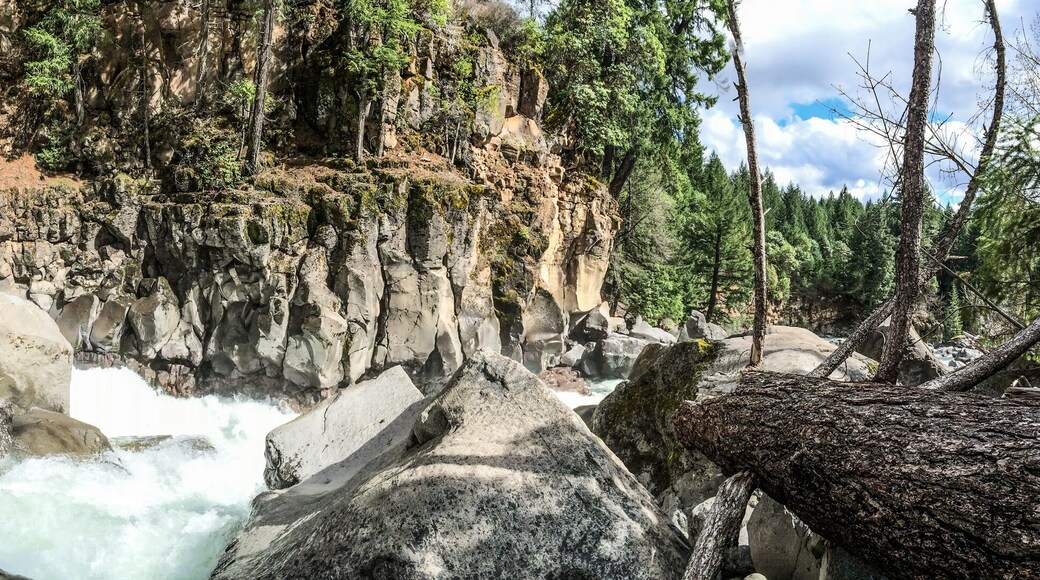 Avenue of giant boulders