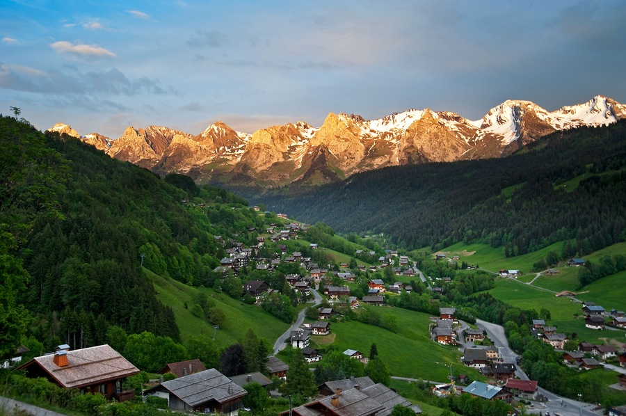 View of La chaine des Aravis and la vallÌÎå©e du bouchet from Le Grand-Bornand, Haute-Savoie, France