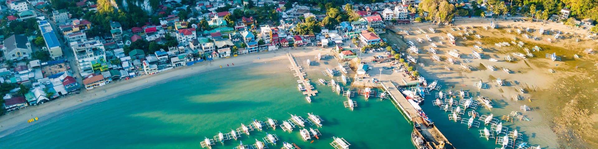 Skyline of El Nido beach in Palawan island, Philippines, Shutterstock ID 1327690100, Purchase Order: SP-1973, Order Number: SP-1973 Go Guides , Client/Licensee: Hotels.com, Other: Supattra Laoreiam