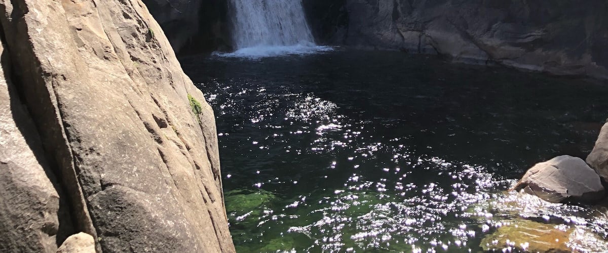 A short walk deviation from the trail to Zumwalt Meadows will lead you to the clear pond at the end of the Roaring River Falls. One of the more serene places close to the end of the road at Kings Canyon National Park. Also don’t miss the sunset when the Rocky Mountains turn a pretty pink. #trovember #hiddengems #kingscanyon #california #waterfalls