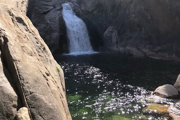 A short walk deviation from the trail to Zumwalt Meadows will lead you to the clear pond at the end of the Roaring River Falls. One of the more serene places close to the end of the road at Kings Canyon National Park. Also don’t miss the sunset when the Rocky Mountains turn a pretty pink. #trovember #hiddengems #kingscanyon #california #waterfalls