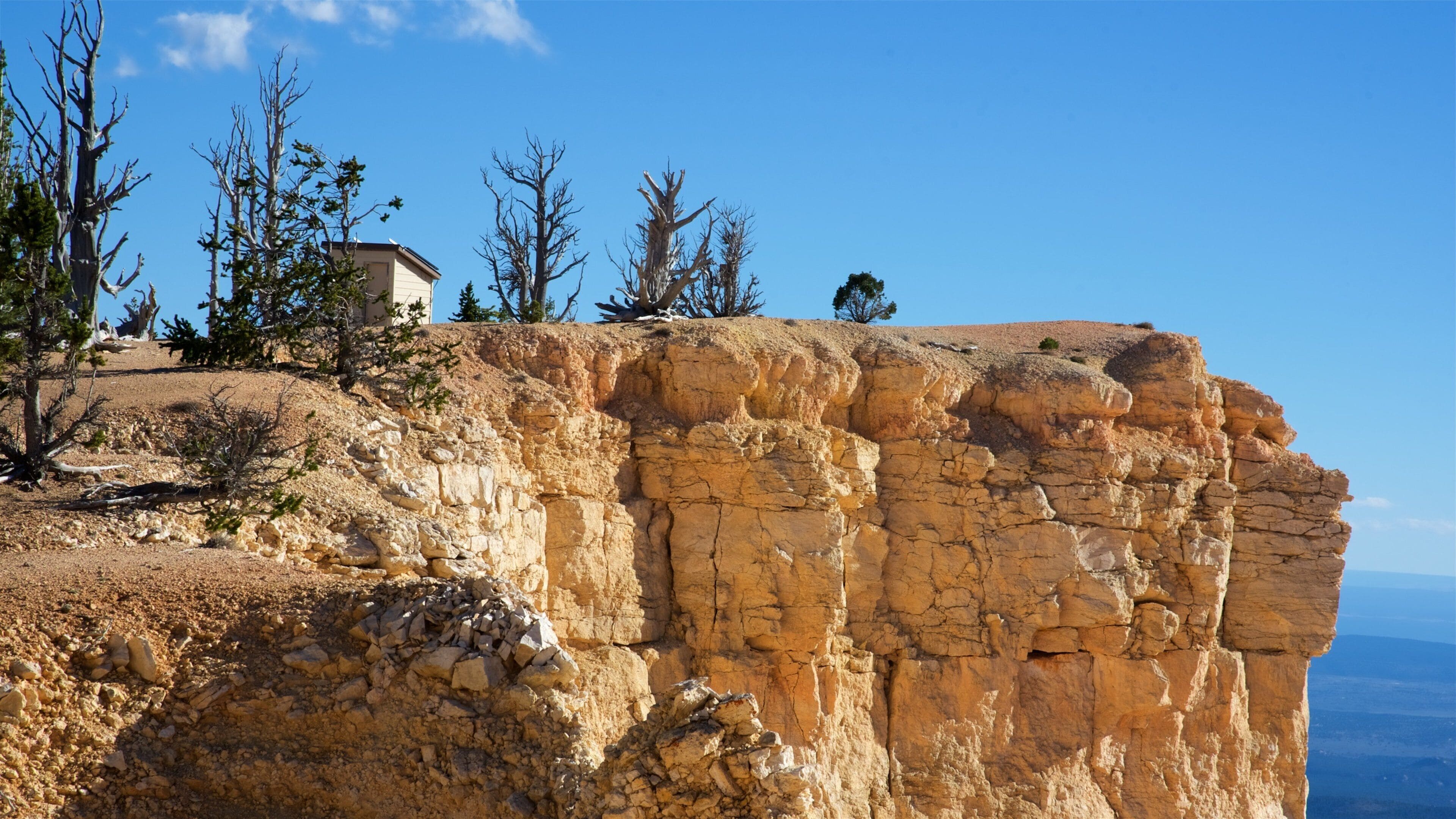 Bryce Canyon National Park showing tranquil scenes, desert views and a gorge or canyon