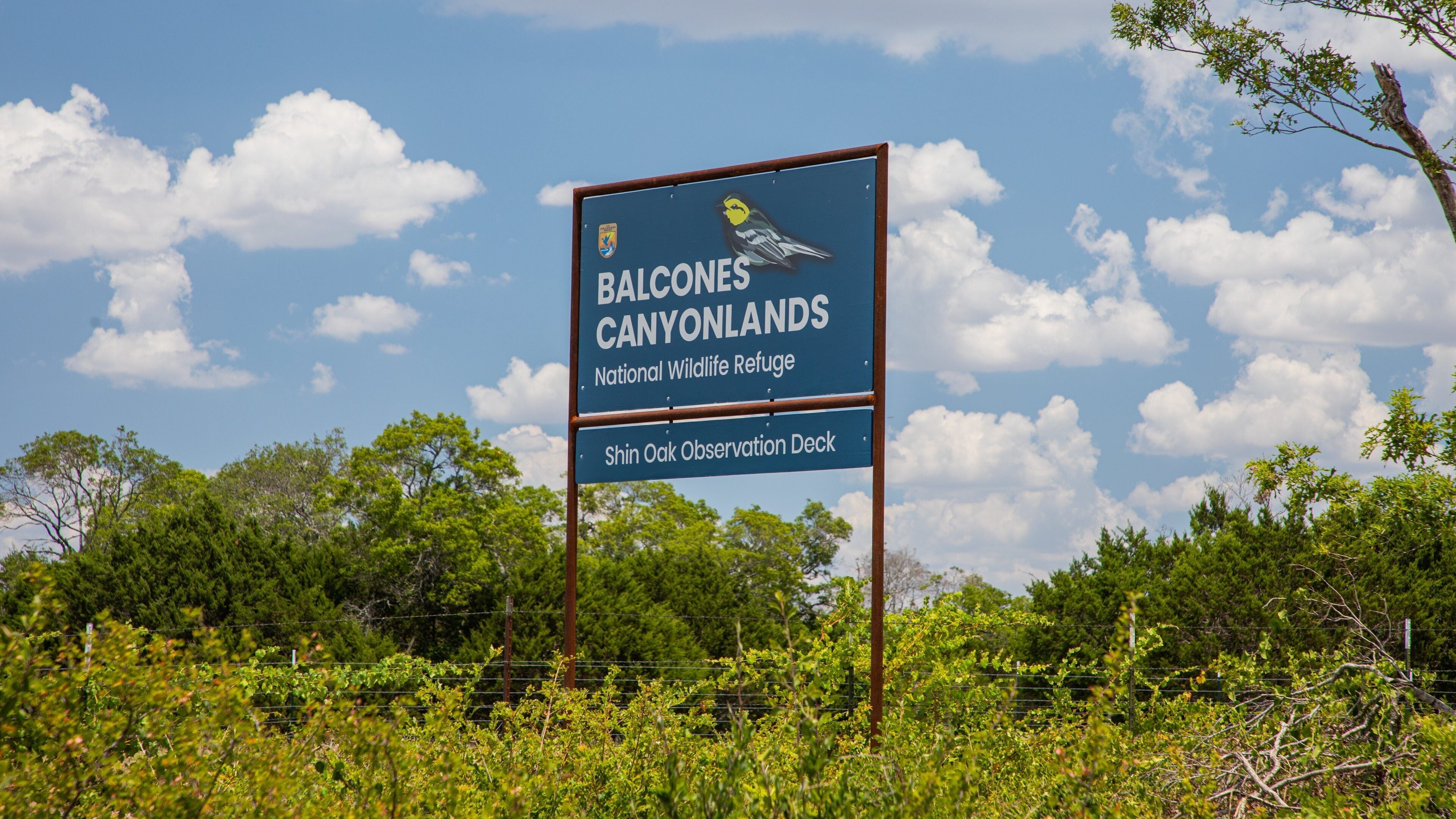 Balcones Canyonlands National Wildlife Refuge which includes signage