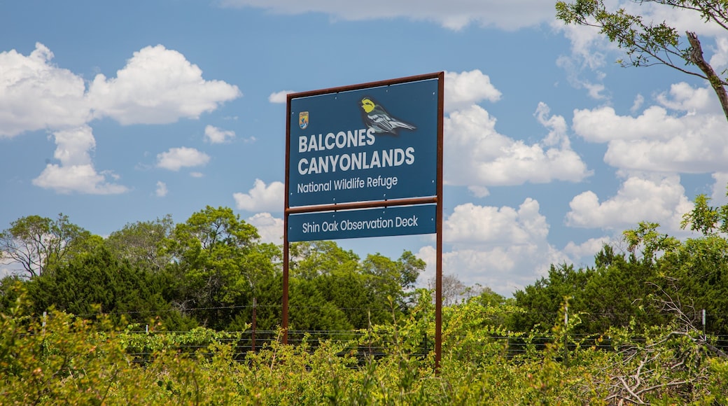 Balcones Canyonlands National Wildlife Refuge which includes signage
