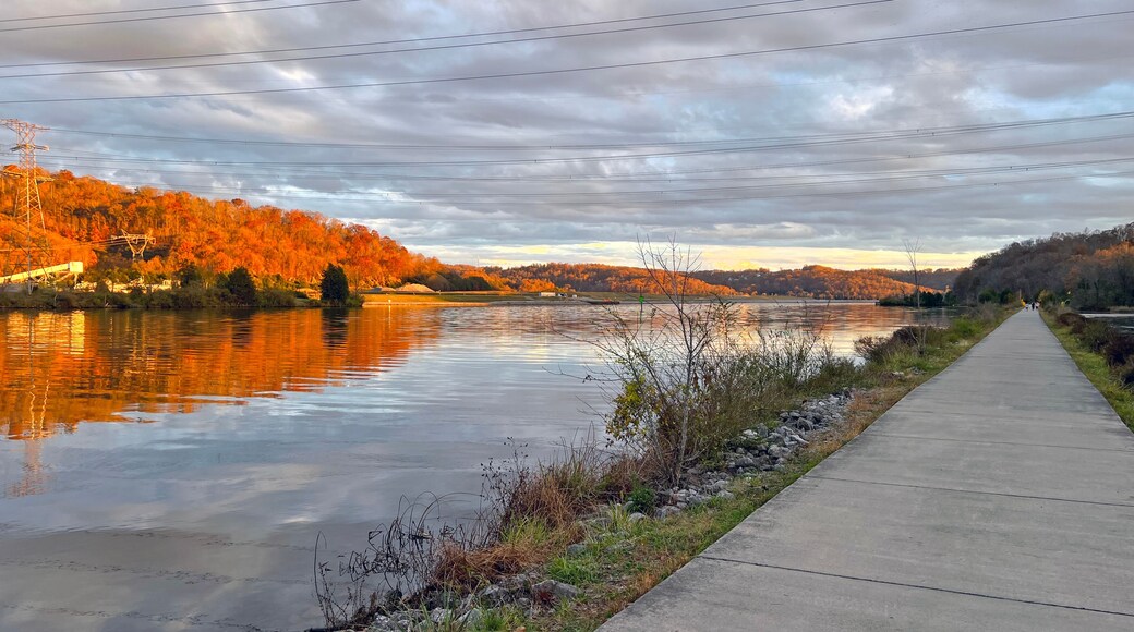 Melton Lake Drive Greenway