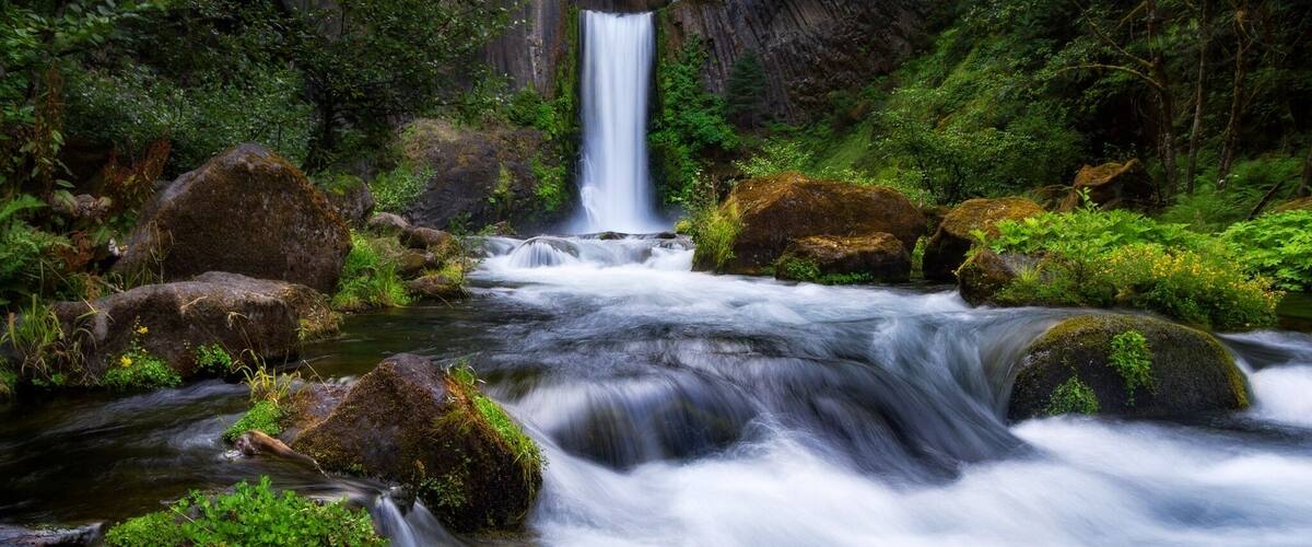 This ladies and gentlemen is Toketee Falls. It is nothing short of amazing and well worth the steep hike to the base.
#travel #hiking #oregon #toketee #waterfalls #waterfall #landscape #colorful #water #nature #natural #hike #roadtrip