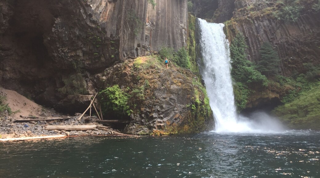 Adventuring around the falls of Oregon #Adventure