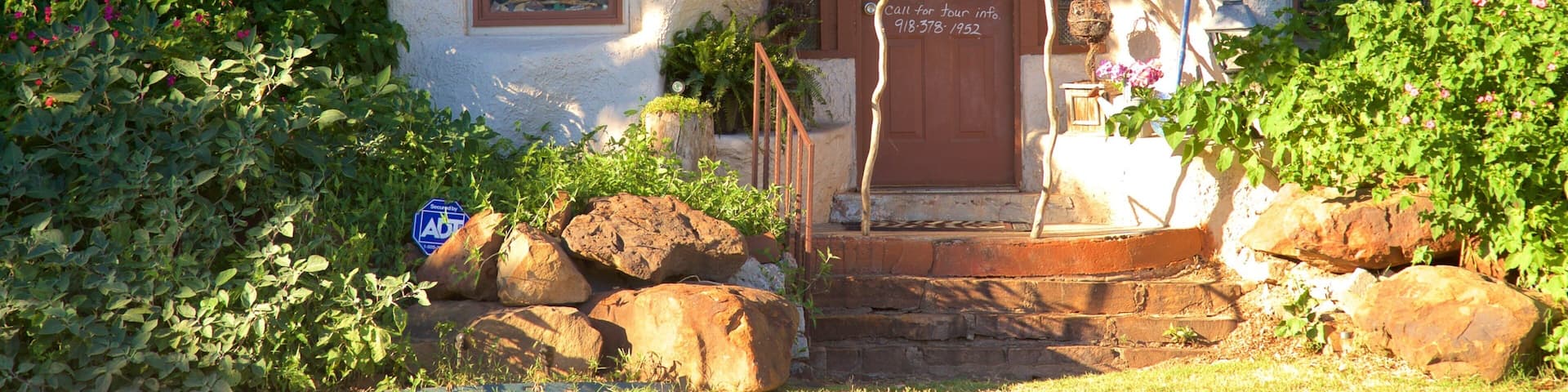 Casa The Cave House ofreciendo una casa y elementos del patrimonio