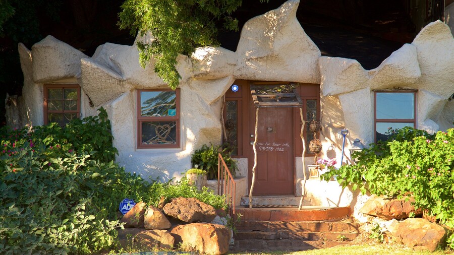 Activité ludique The Cave House qui includes patrimoine historique et maison