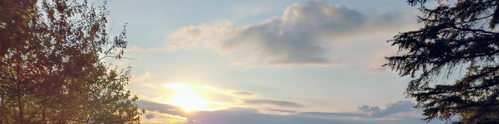 An easy stroll from the parking lot to this ledge-top sunset view makes for some low effort/high payoff #Adventure