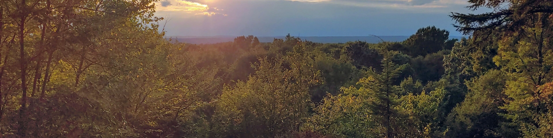 An easy stroll from the parking lot to this ledge-top sunset view makes for some low effort/high payoff #Adventure