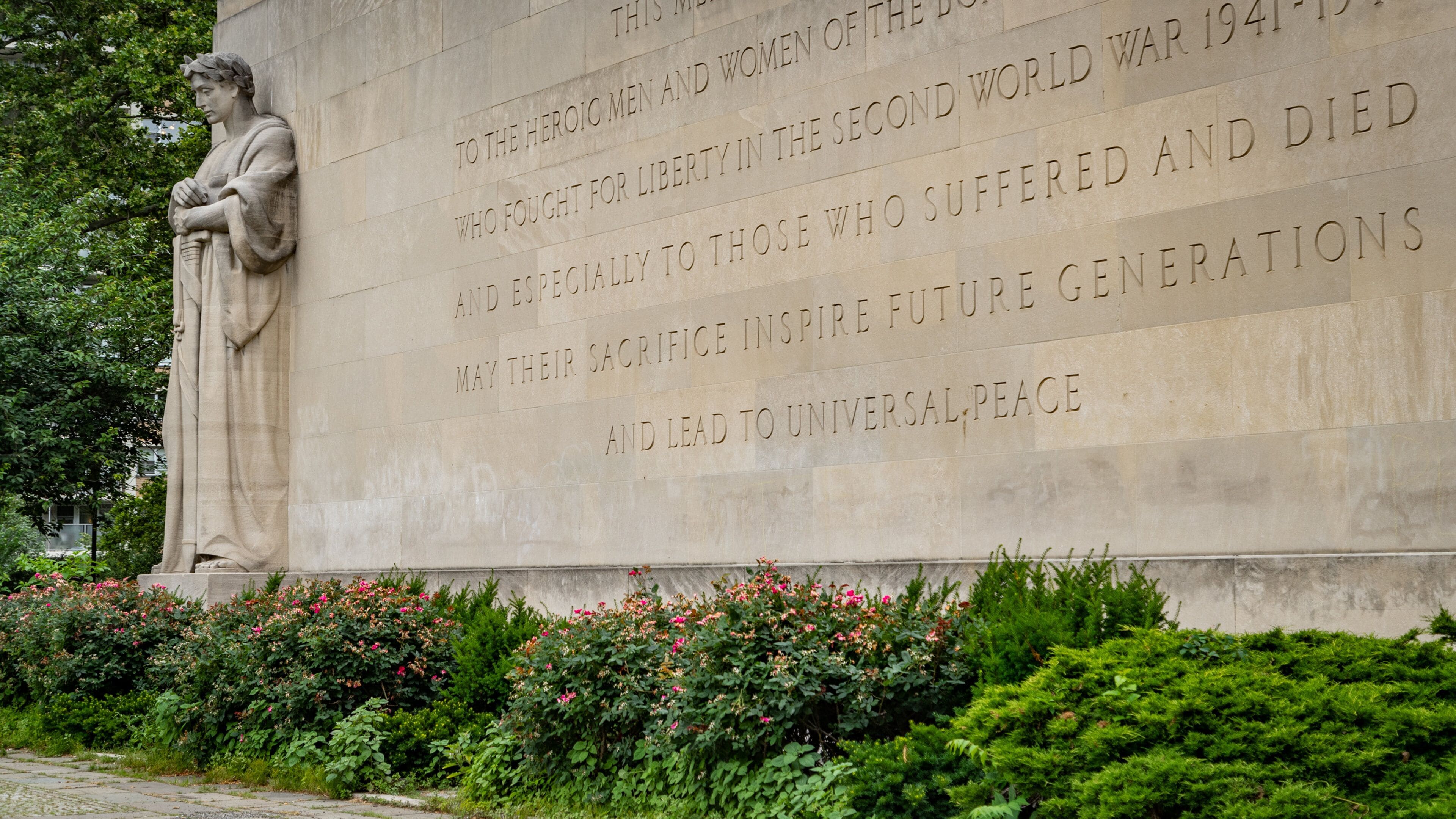Cadman Plaza Park showing flowers and a garden