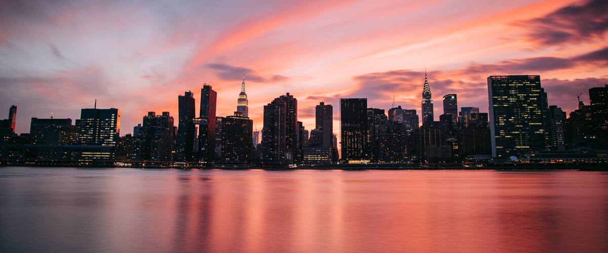 Hunter\'s Point South which includes a sunset and a city