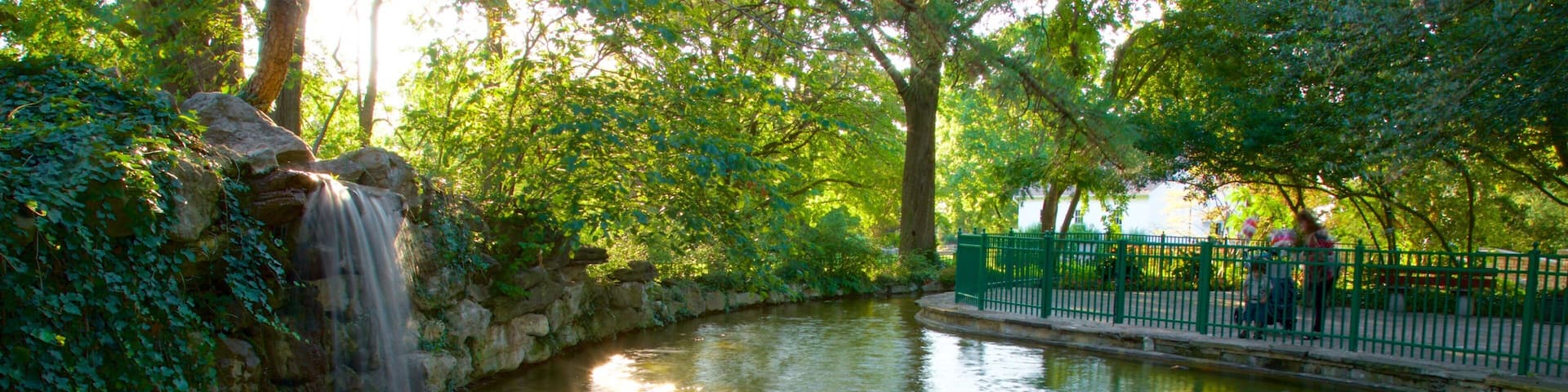 Shelter Gardens caracterizando uma fonte e um lago