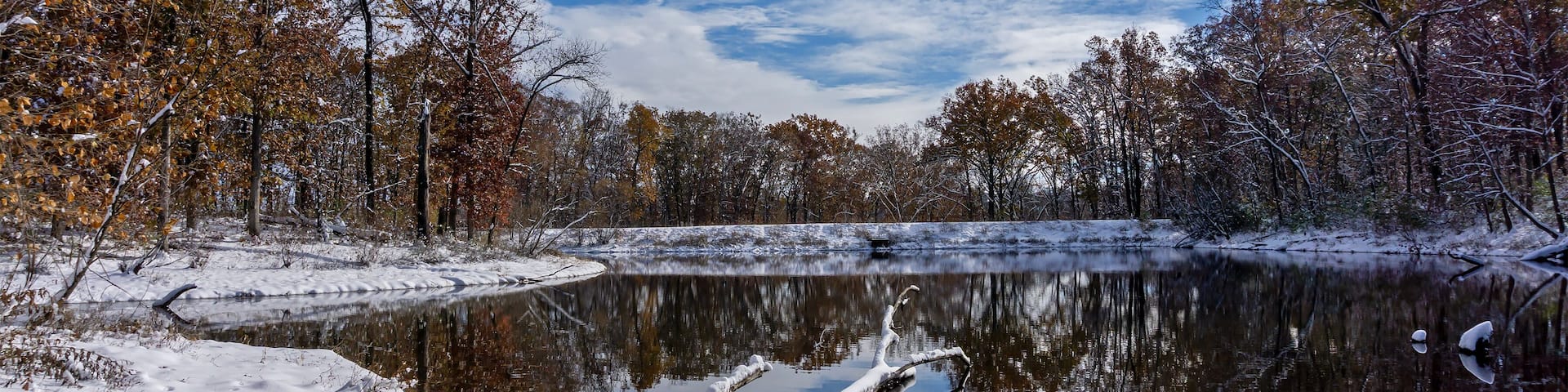 A lake at Quail Ridge Park in Wentzville, Missouri during wintertime
