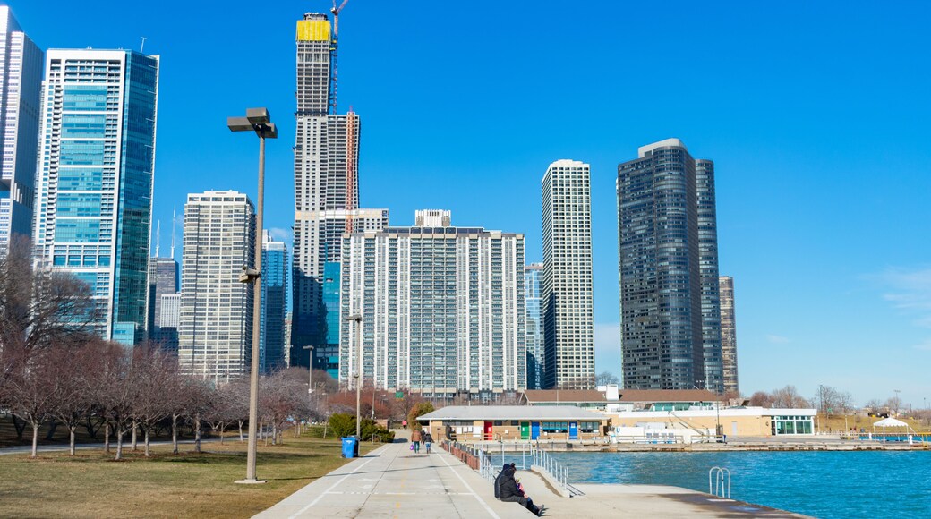 Chicago Lakefront Trail heading North with the Skyline