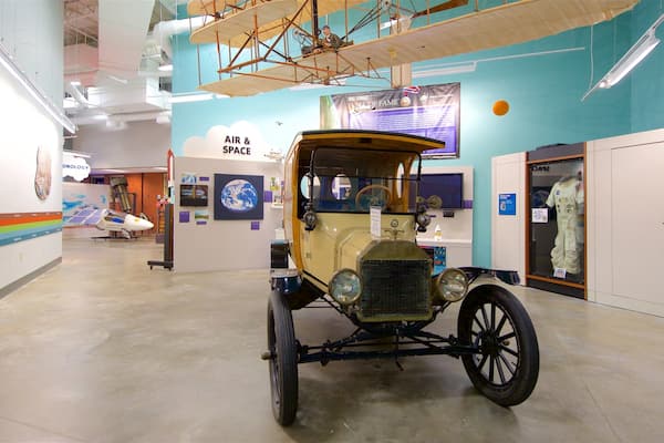 Thronateeska Heritage Center mit einem Geschichtliches und Innenansichten