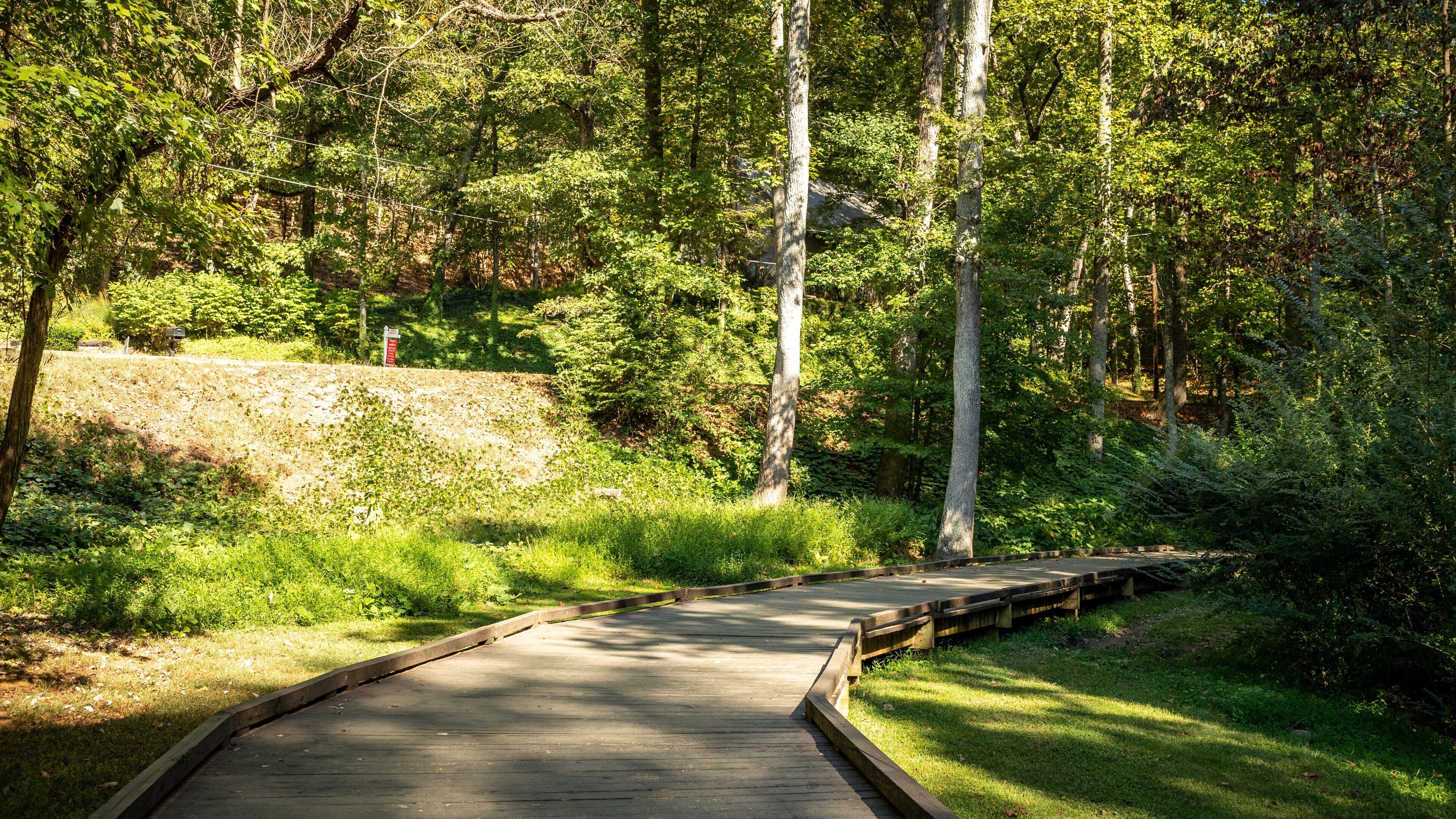 Wilshire Trails Park showing a park
