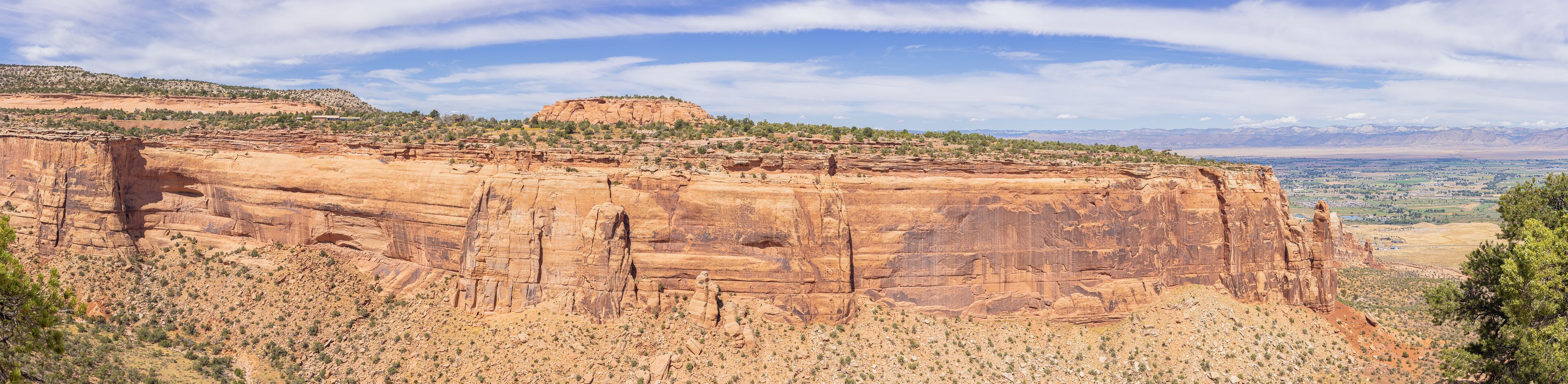 Panorama of the Saddlehorn and its surroundings, seen from Otto's Trail in the Colorado National Monument