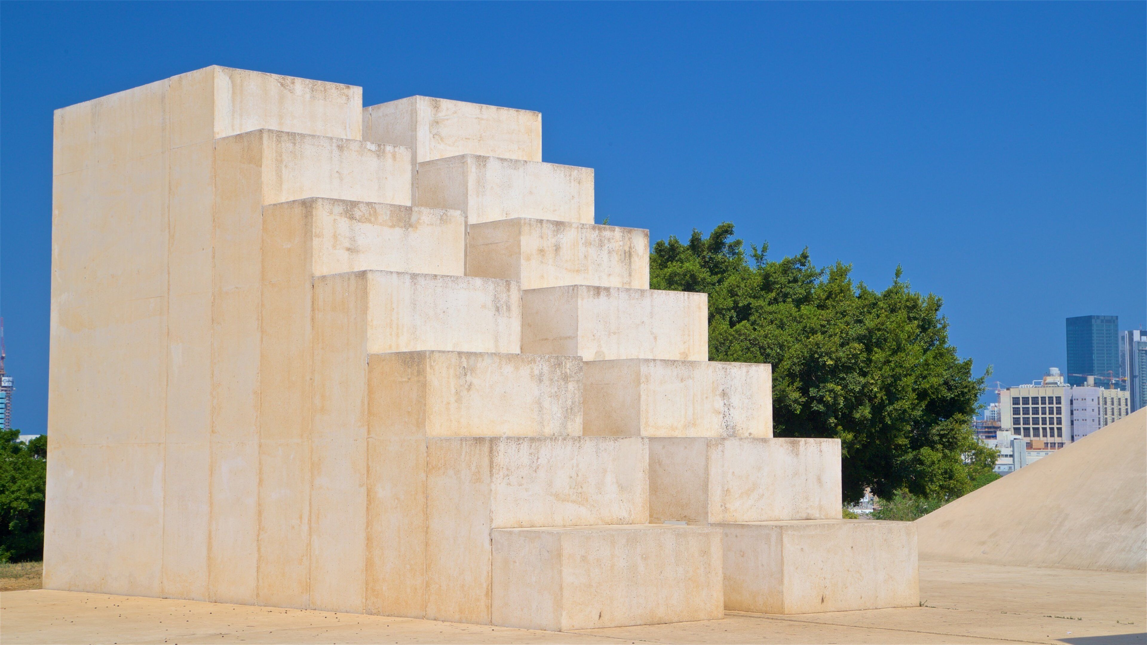 Edith Wolfson Park featuring a garden