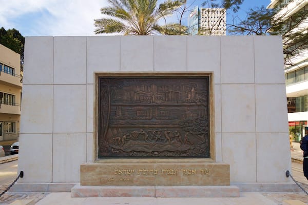Founders Monument and Fountain