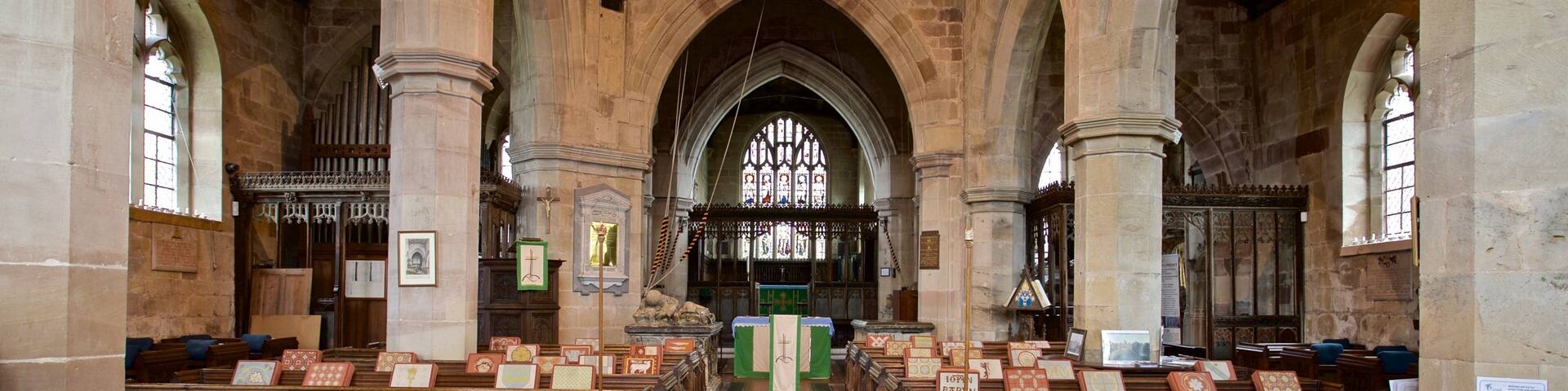 St. Bartholomews Church mettant en vedette église ou cathédrale, vues intérieures et patrimoine historique