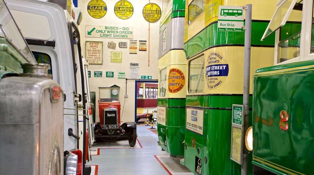 Museo del Transporte de Ipswich ofreciendo elementos patrimoniales y vista interna