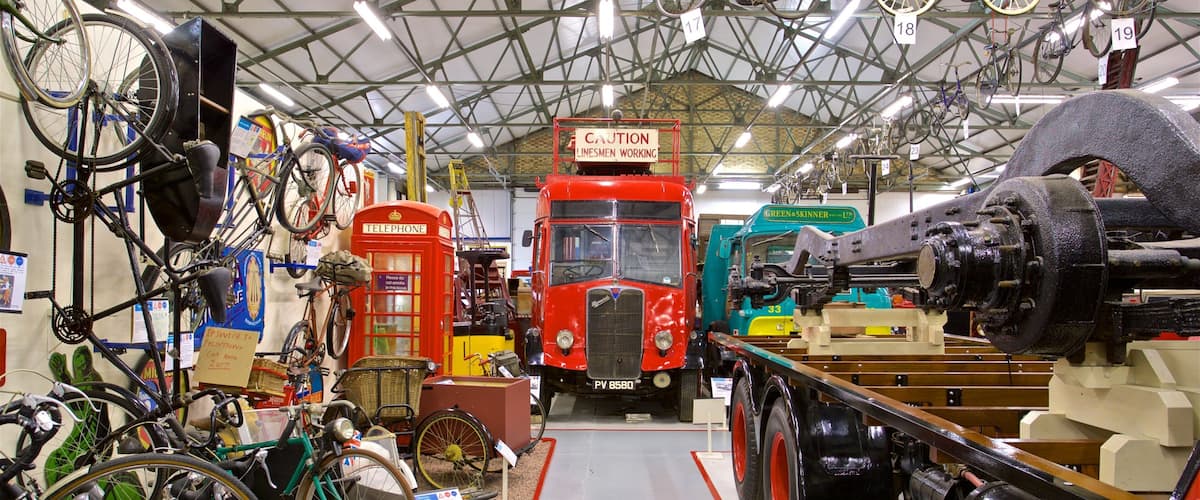 Museo del Transporte de Ipswich mostrando vistas interiores y elementos del patrimonio