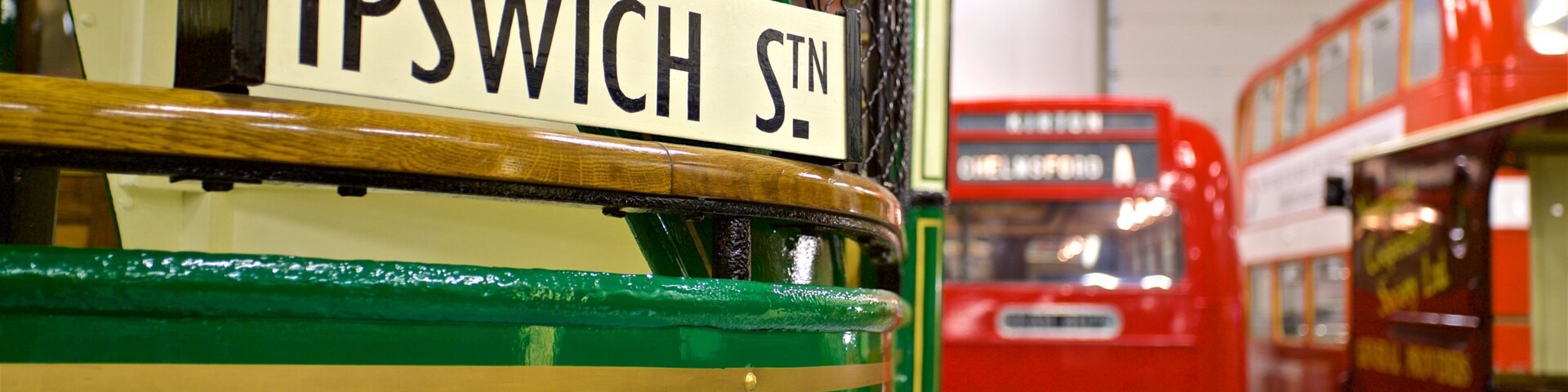 พิพิธภัณฑ์การขนส่งอิปสวิช เนื้อเรื่องที่ การตกแต่งภายใน และ ป้าย