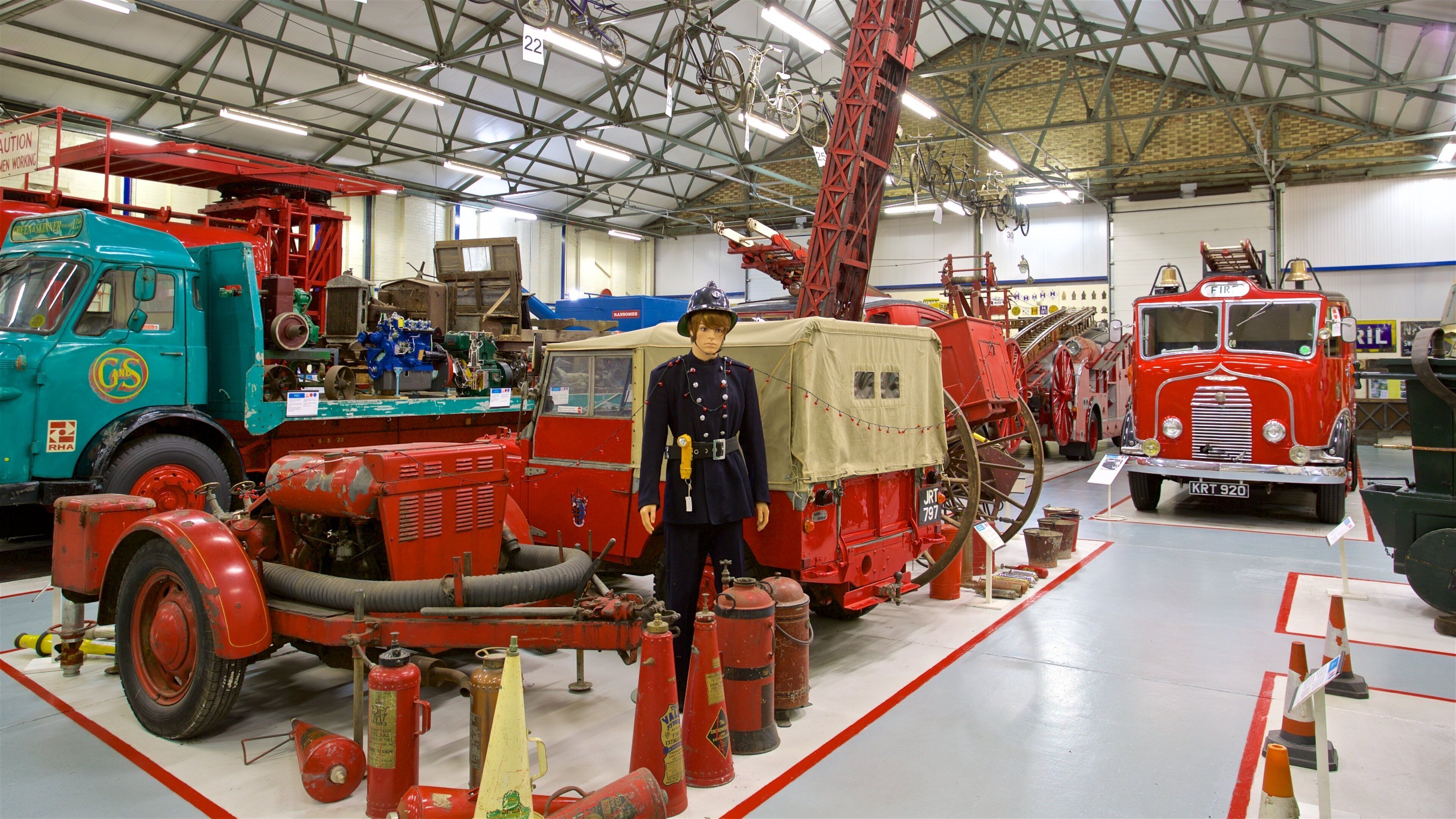 Museo del Transporte de Ipswich mostrando vista interna y elementos patrimoniales