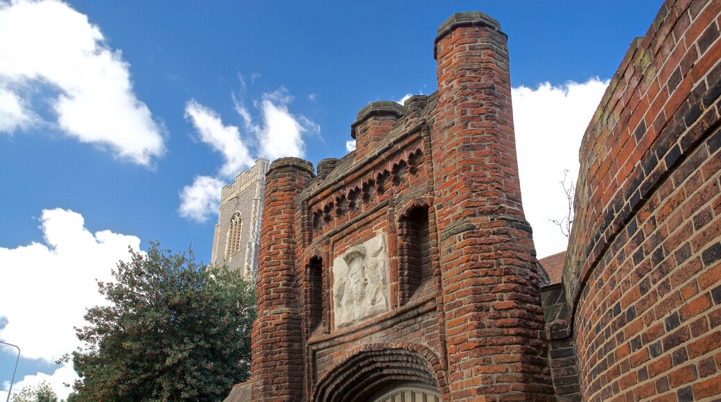 Monument historique Wolsey\'s Gate qui includes patrimoine historique