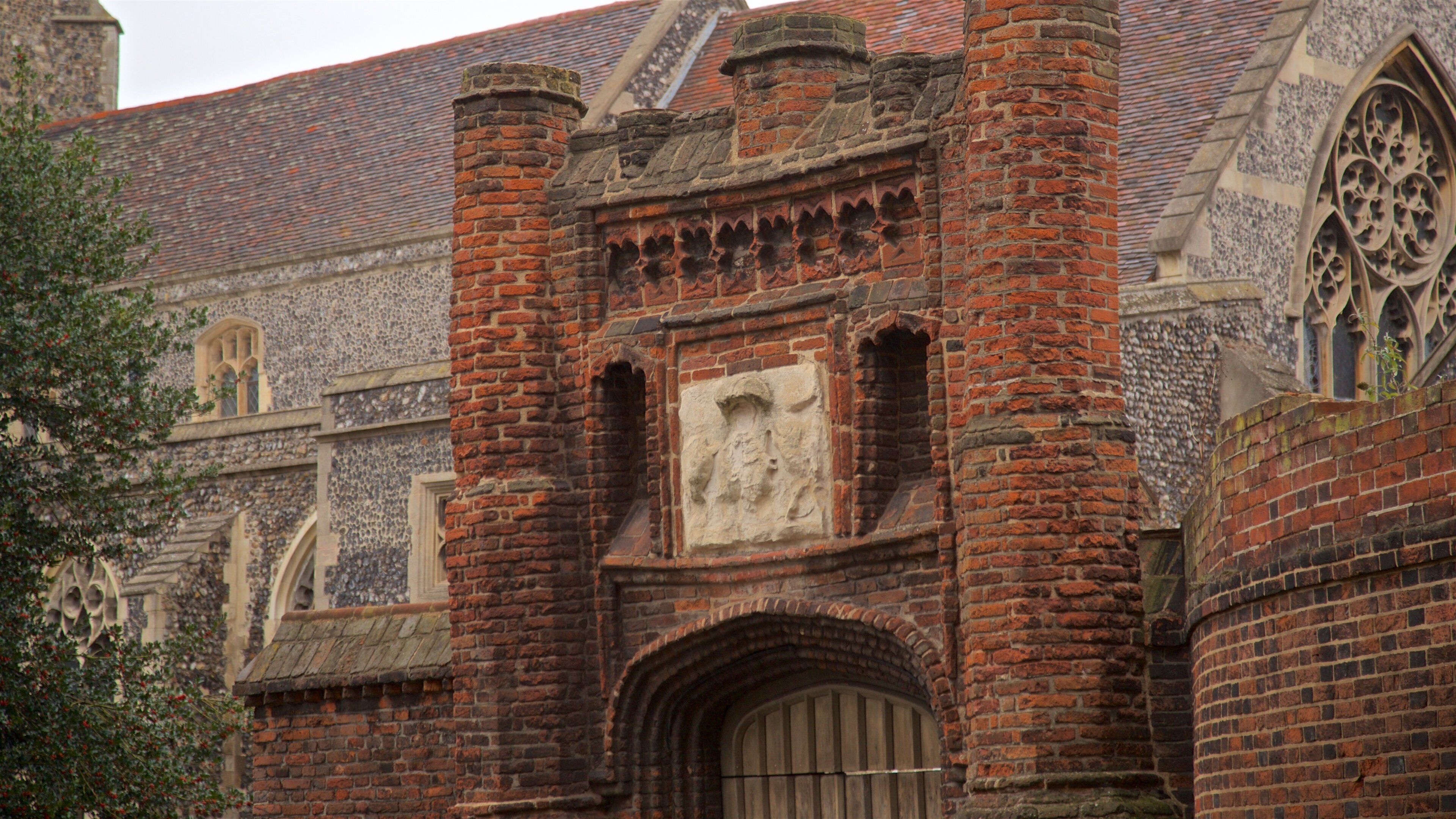 Monument historique Wolsey\'s Gate montrant patrimoine historique