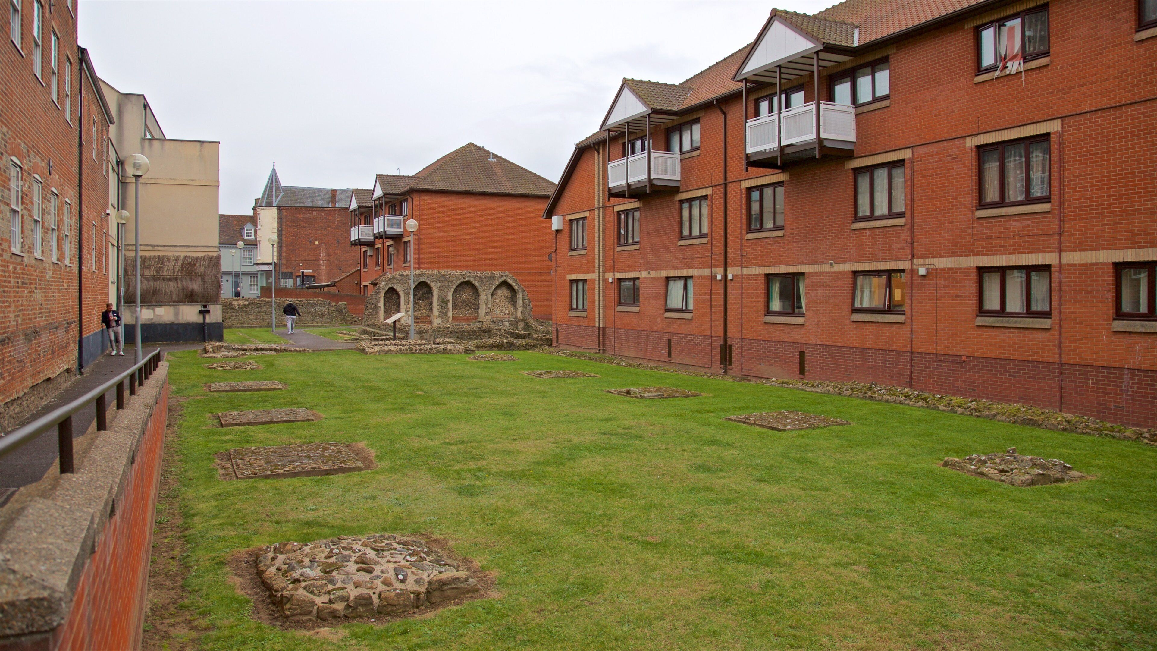 Blackfriars featuring a garden