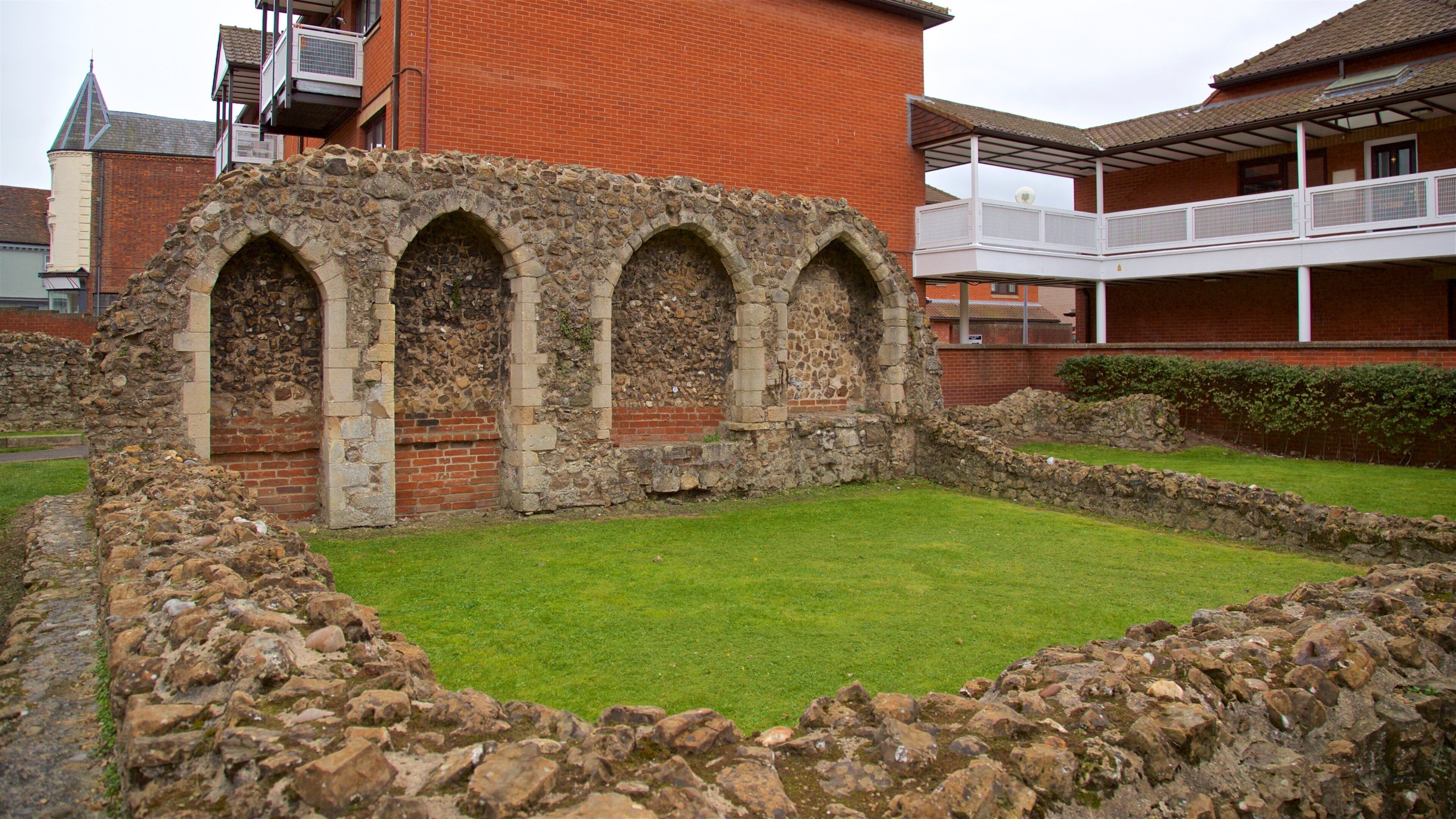 Blackfriars showing a ruin